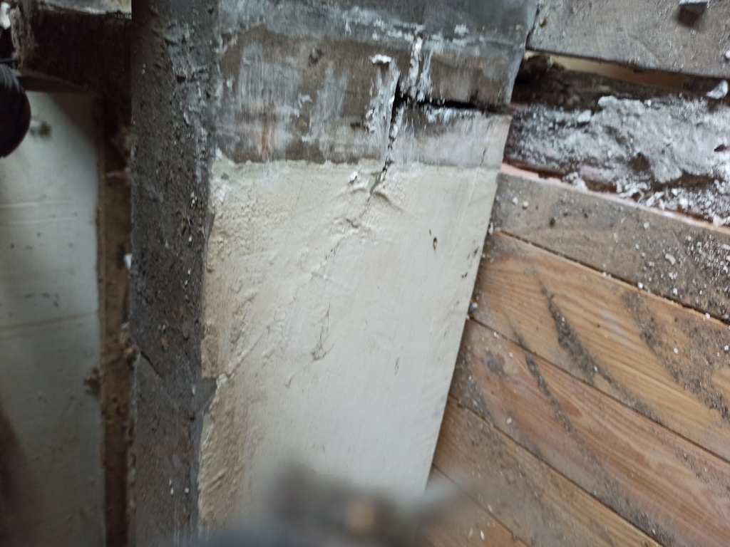 Solive sur cloison brique