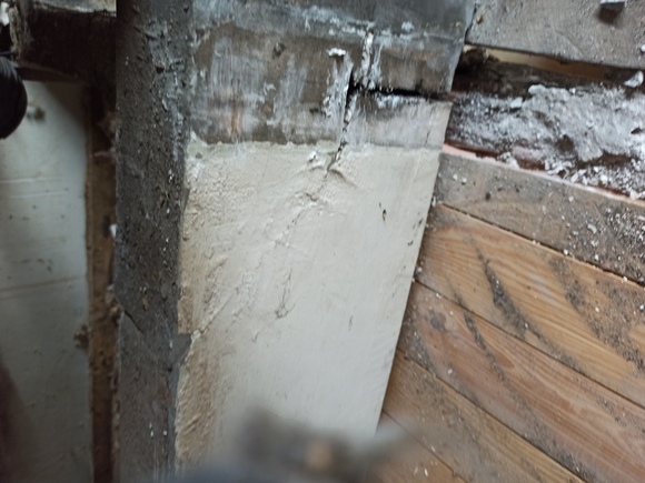 Solive sur cloison brique