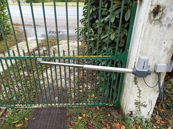 Bras motorisé de portail