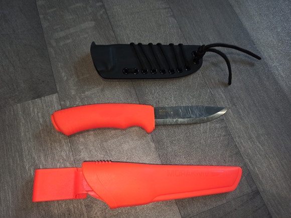 Couteau Mora Bushcraft