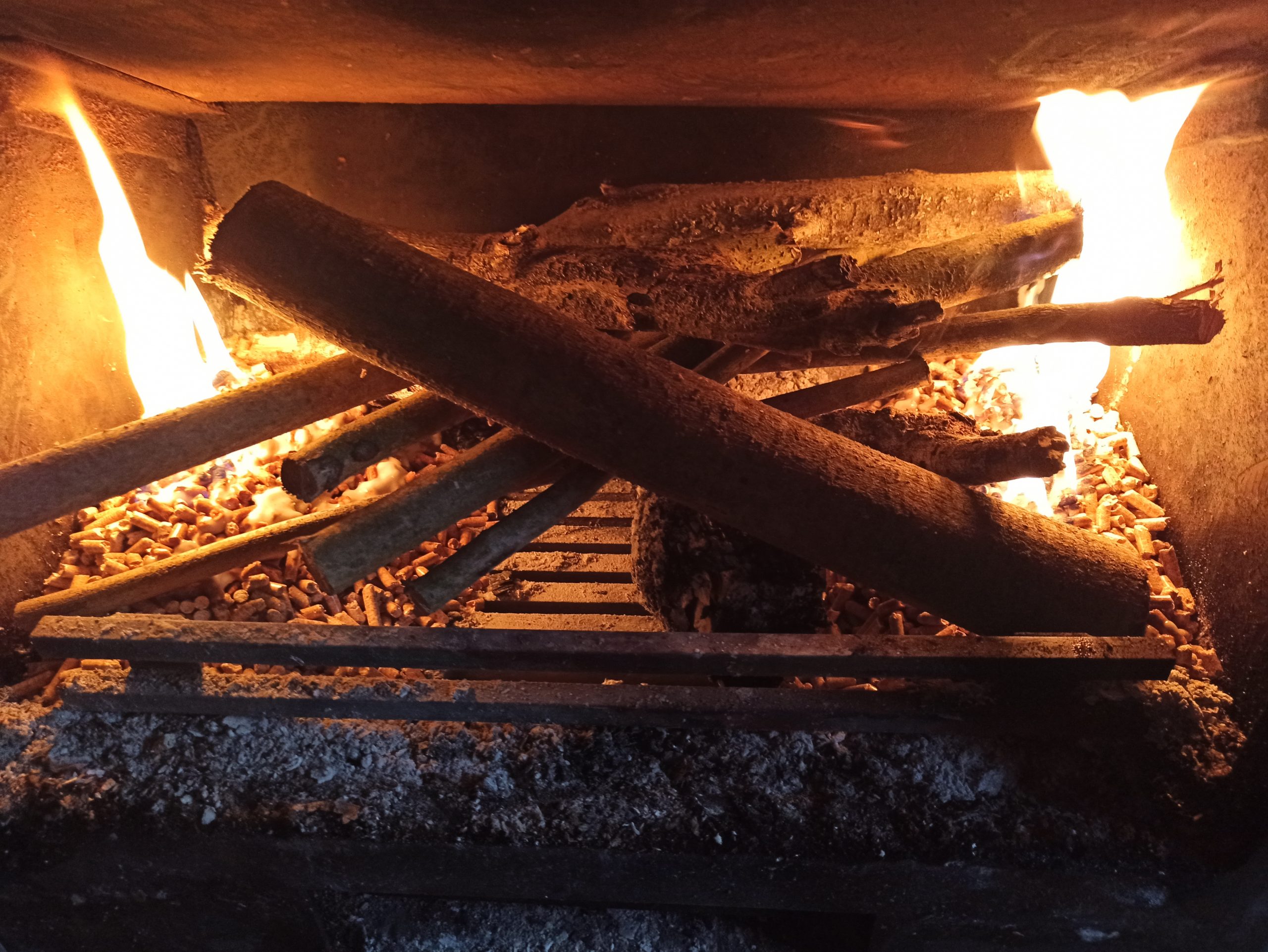 Comment brûler des granulés dans un poêle à bois ou un insert - SlyDventure