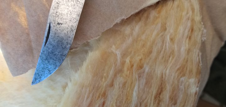 outil pour couper de la laine de verre